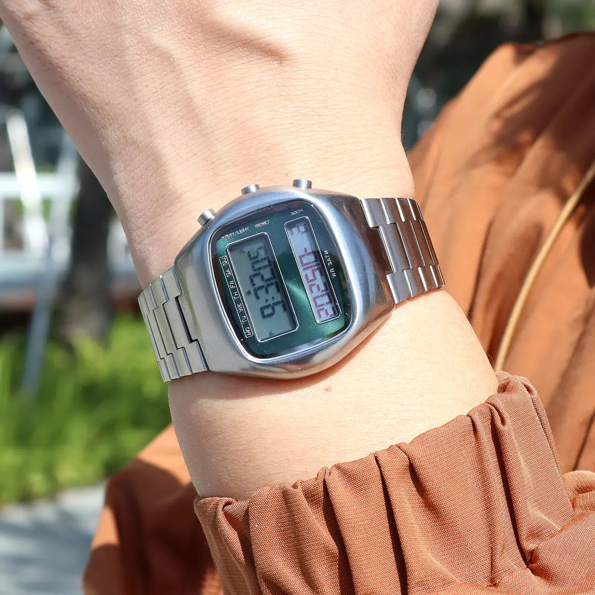 Unisex Retro Digital Wristwatch Dual-Display Stainless Steel Strap Men's Wristwatch with Backlight Calendar Date Month Year Day