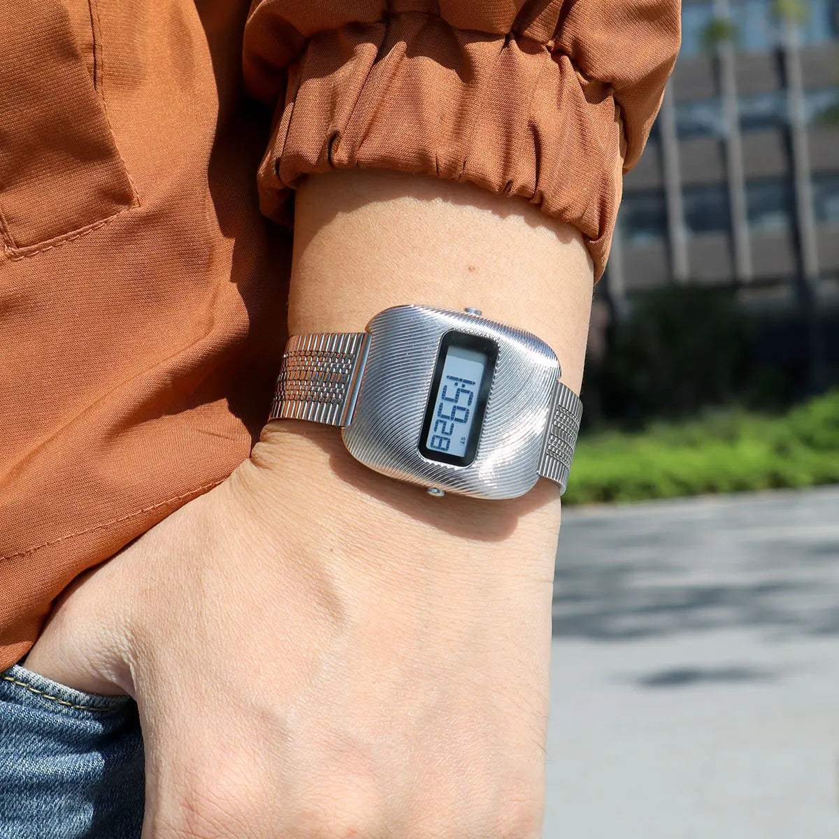 Men's Sports Electronic Watch Fashion Unisex Waterproof Digital Wristwatch with Stainless Steel Strap & Retro Design 0322