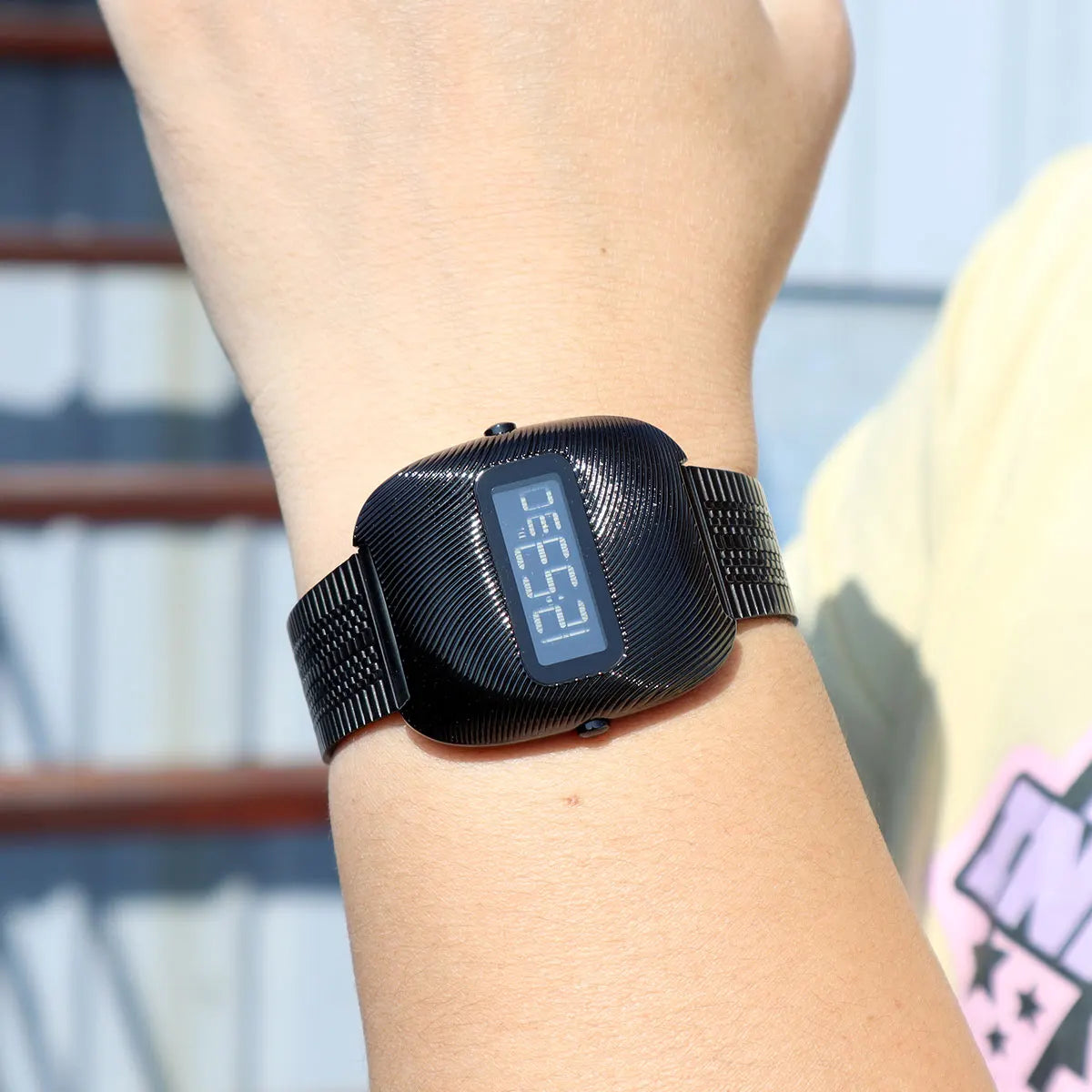 Men's Sports Electronic Watch Fashion Unisex Waterproof Digital Wristwatch with Stainless Steel Strap & Retro Design 0322