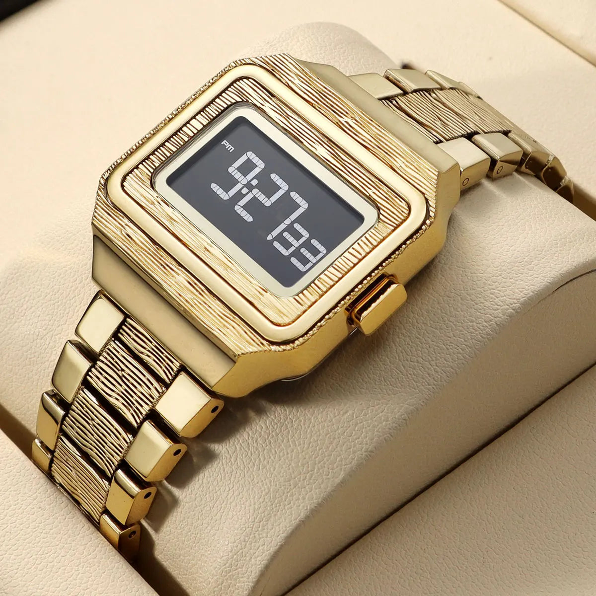 Fashion LED Digital Watch for Men Retro Simple Style Electronic Wristwatch with Stainless Steel Strap Luminous Backlight 0325